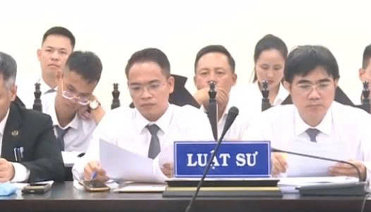GIỚI THIỆU VỀ CÔNG TY LUẬT TNHH HÀ NỘI LEGAL CTC Luật sư Quý - Giám đốc Công ty Luật TNHH Hà Nội Legal CTC và các Luật sư đồng nghiệp bào chữa cho các bị cáo trong vụ án hình sự